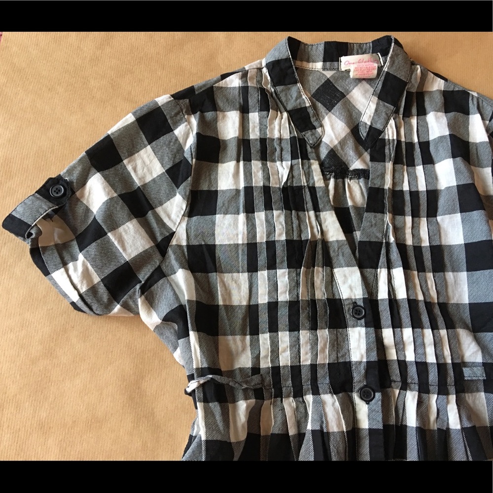 Black and White Plaid Tunic Short Sleeve Top - Picture 2 of 5